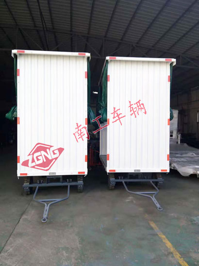 白色雨篷乐玩在线手机版(大中国区)3I.jpg
